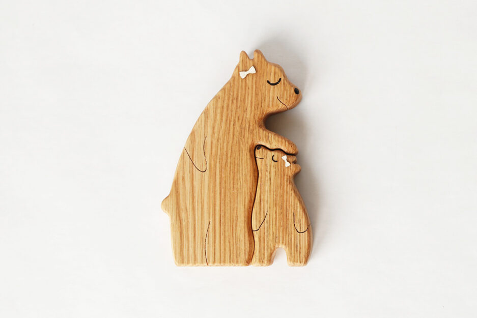 2 bears (parent and child) with ribbons