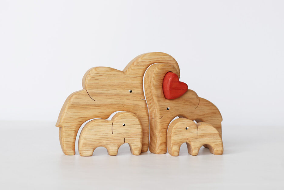 4 elephants with a heart