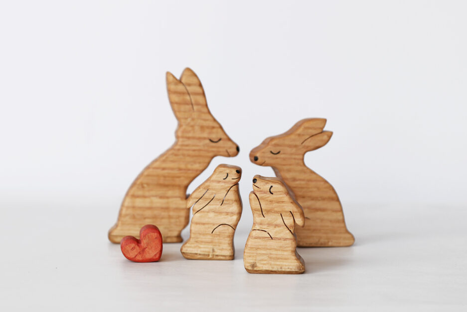 4 hares with a heart