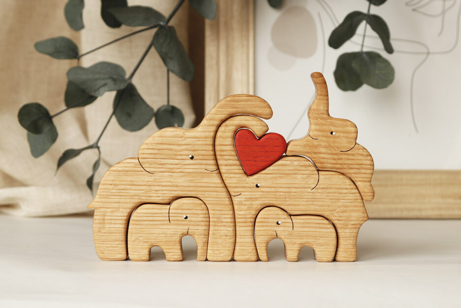 5 elephants with a heart