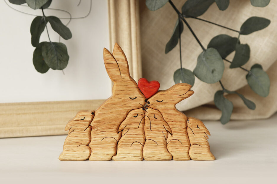 6 hares with a heart