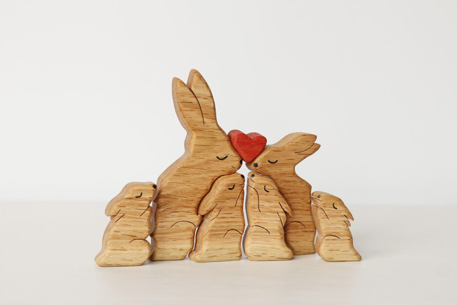 6 hares with a heart