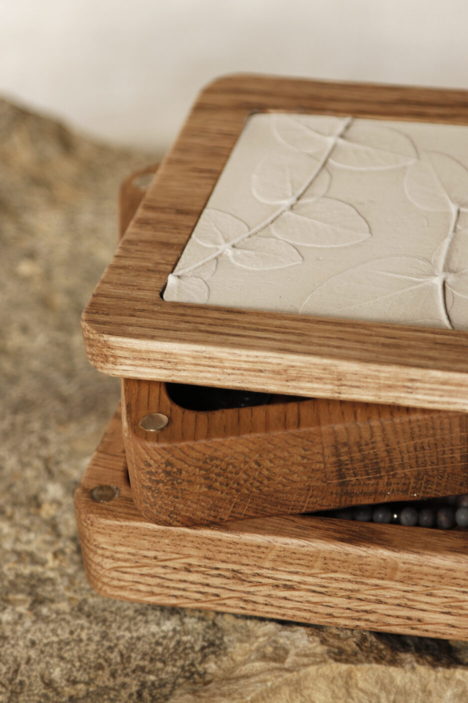 boîte à bijoux en bois avec motif eucalyptus