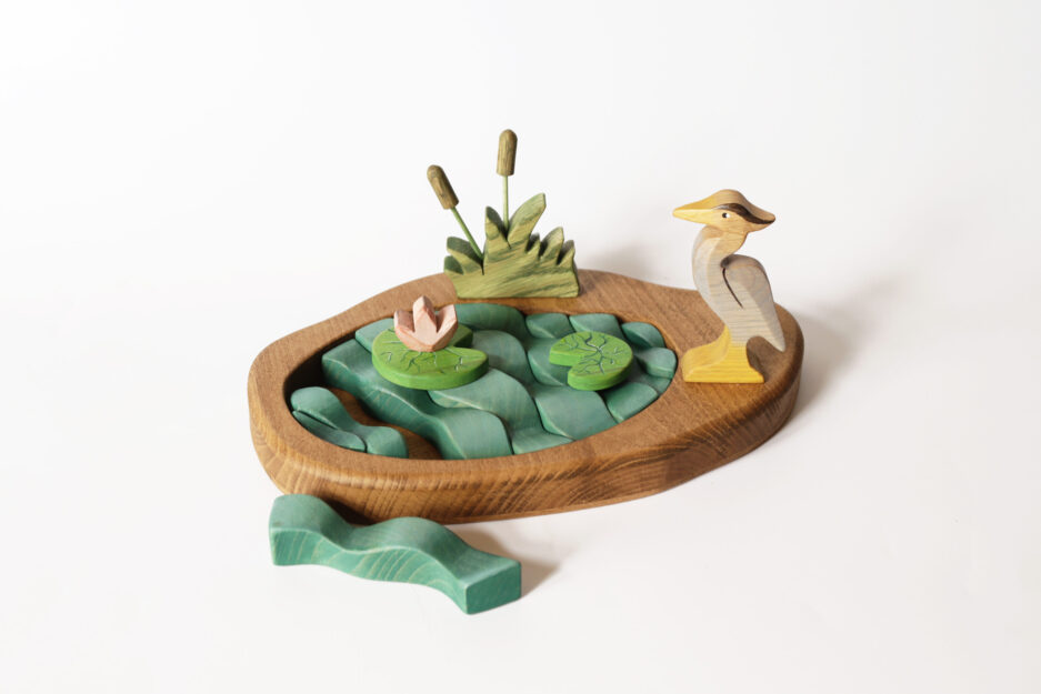 Wooden pond toy set with heron and lily pads