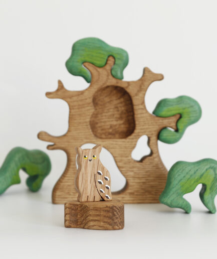Handgefertigtes Holzspielzeug in Form eines Holzpuzzles mit einer Eule