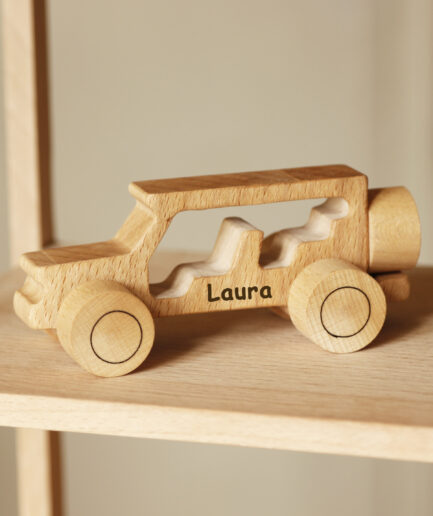figurine Jeep en bois